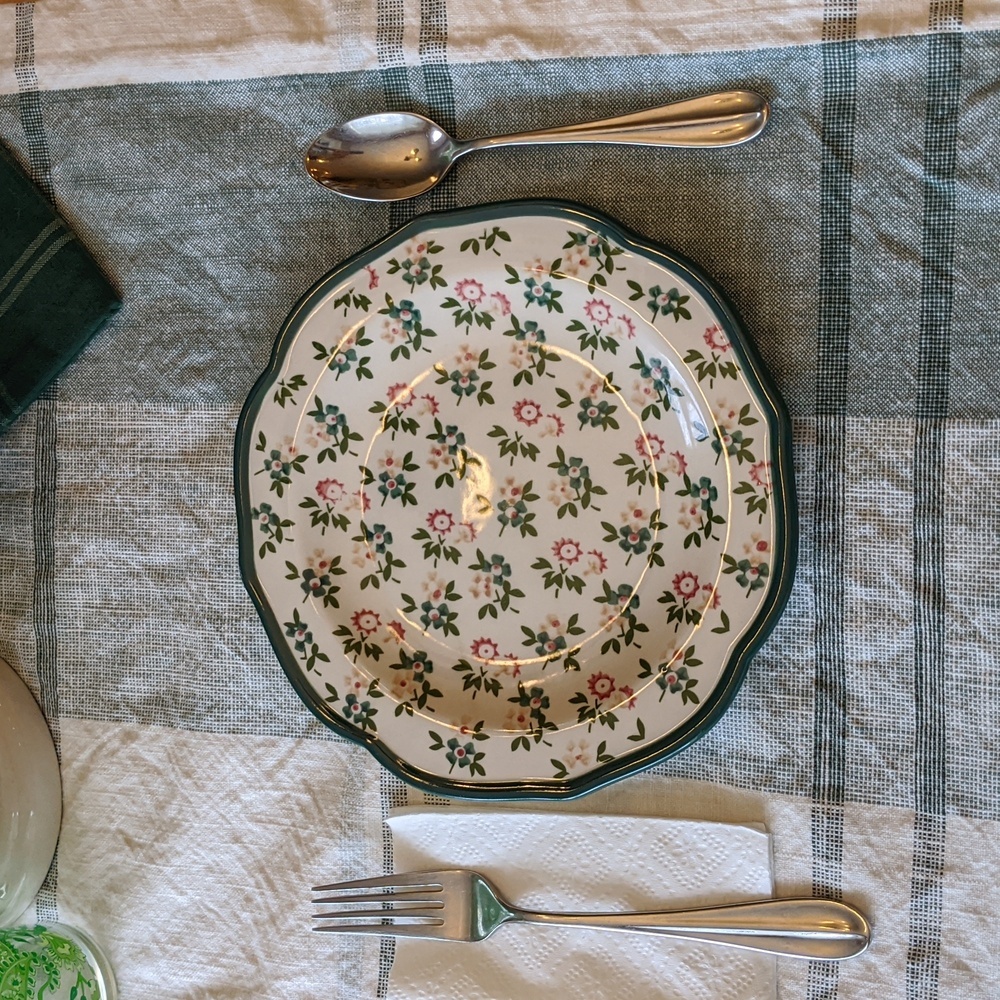 Floral Print Scallop Wavy Green Rim Salad Plates Dessert Ceramic Cottagecore - Picture 8 of 9